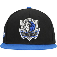 Dallas Mavericks Side Core 2.0 Snapback Hat Black/Royal - Mitchell & Ness