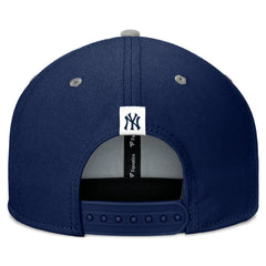 New York Yankees Fanatics Fundamental Bold Snapback Hat - Navy/Gray Hats