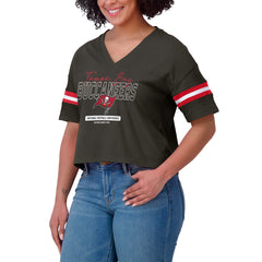 Tampa Bay Buccaneers WEAR by Erin Andrews Women's Color Block Boxy Modest Crop V-Neck T-Shirt - Orange T-shirts