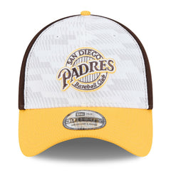 San Diego Padres New Era 2025 MLB Clubhouse 39THIRTY Flex Hat - Brown/Gold Hats
