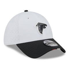 Atlanta Falcons New Era 2025 NFL Training Camp 39THIRTY Flex Hat - White/Black Hats