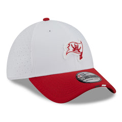 Tampa Bay Buccaneers New Era 2025 NFL Training Camp 39THIRTY Flex Hat - White/Red Hats