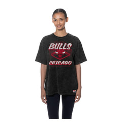 Chicago Bulls Women's Throwback Mineral Wash Oversized T-Shirt Black - New Era