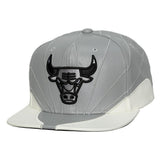 Chicago Bulls Day 12 Two-Tone Faux Leather Snapback Hat Gray/White - Mitchell & Ness