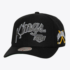 Los Angeles Kings Mitchell & Ness x Just Don Wave Script Pro Strapback Hat - Black | US 203159321