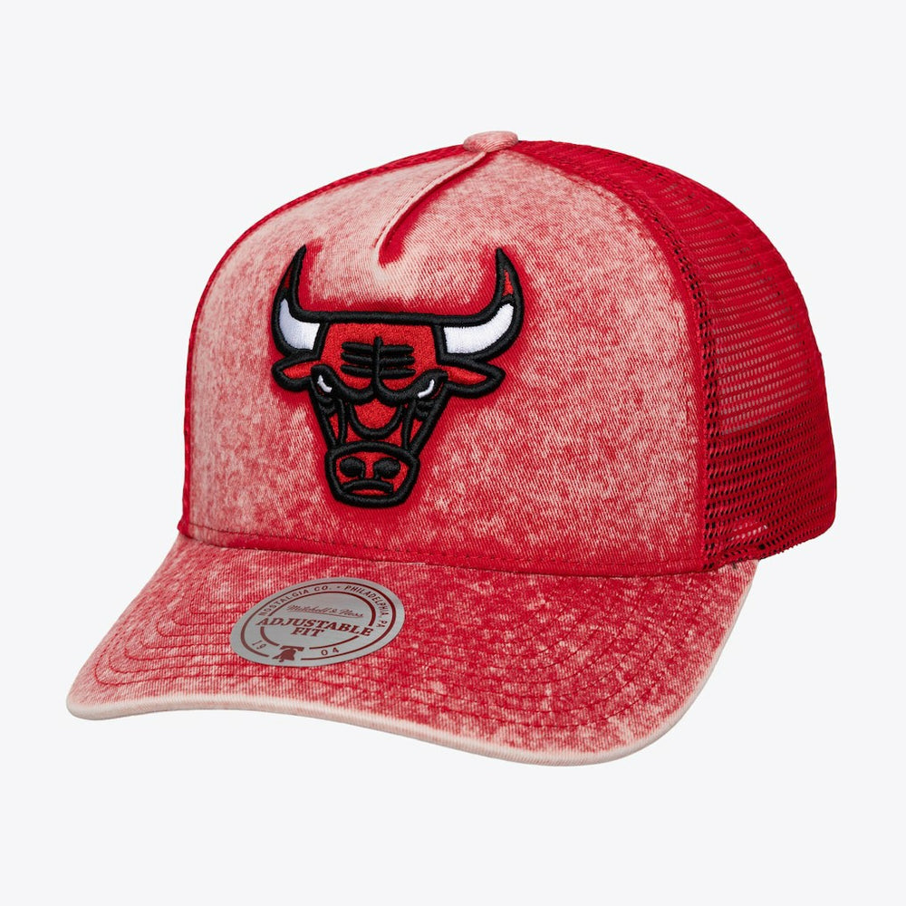 Chicago Bulls Gameday Snow Wash Adjustable Trucker Hat Red - Mitchell & Ness