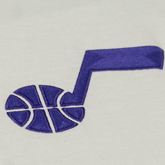 Utah Jazz Hardwood Classics Chainstitch Premium T-Shirt Cream - Mitchell & Ness