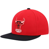 Chicago Bulls Hardwood Classics Team Two-Tone 2.0 Snapback Hat Red/Black - Mitchell & Ness