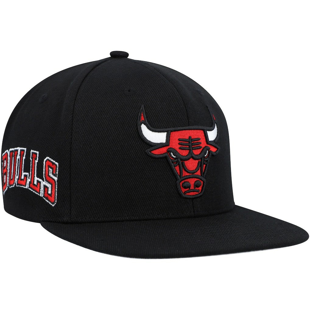 Chicago Bulls Side Core 2.0 Snapback Hat Black - Mitchell & Ness