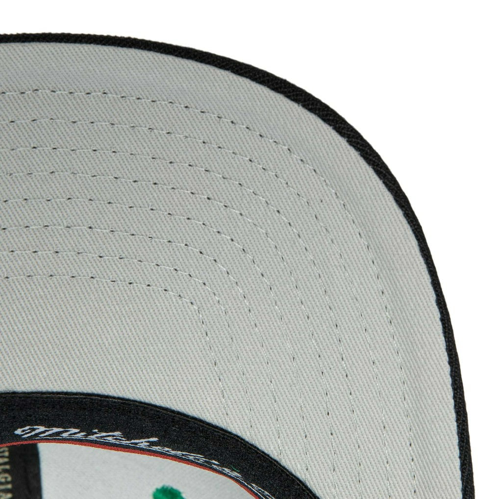 Boston Celtics MVP Team Two-Tone 2.0 Stretch-Snapback Hat Kelly Green/Black - Mitchell & Ness