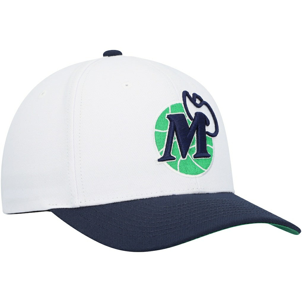 Dallas Mavericks Hardwood Classics Core 2-Tone 2.0 Pro Snapback Hat White/Navy - Mitchell & Ness