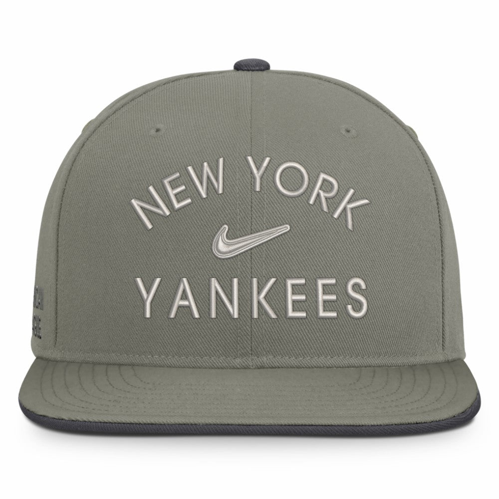 New York Yankees Nike Pro Dri-FIT Snapback Hat - Olive Hats