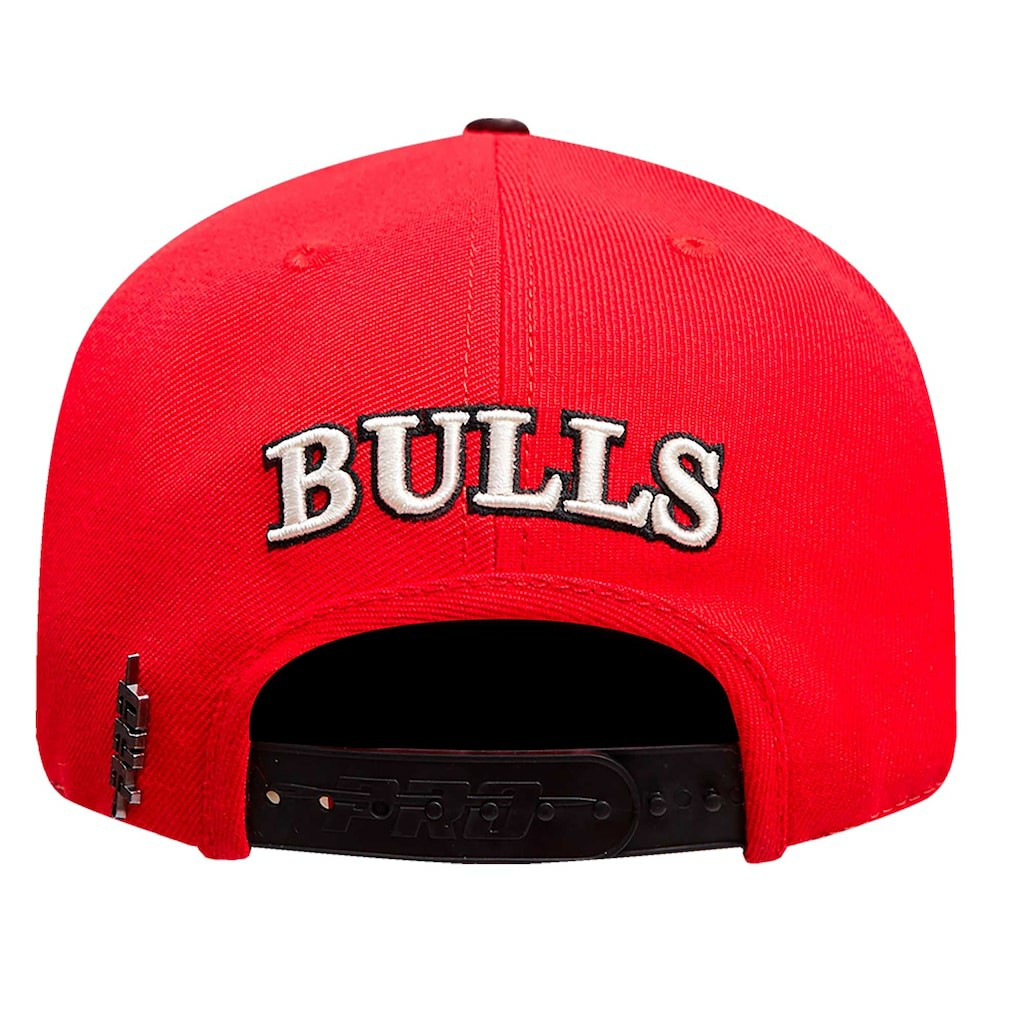 Chicago Bulls Pro Standard Pinch Chevron Adjustable Hat Red/Black