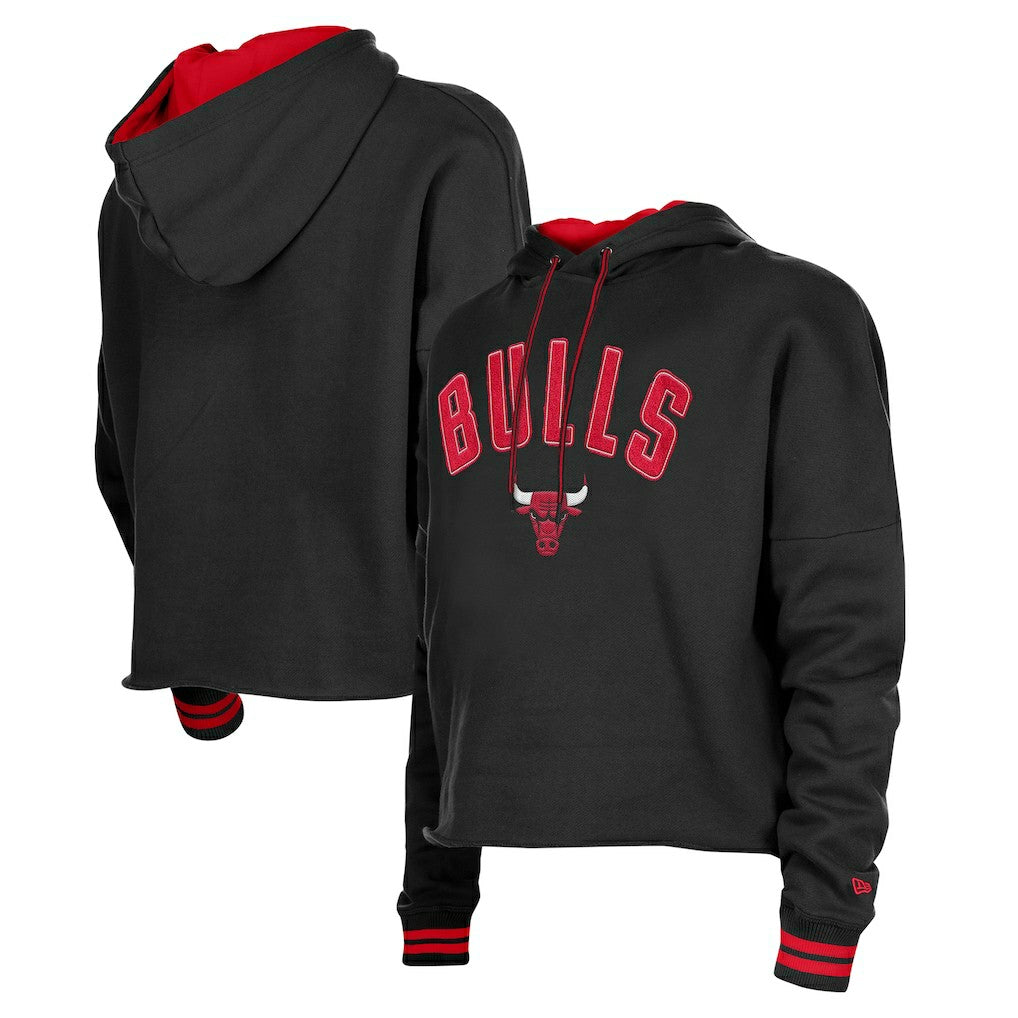 Chicago Bulls Women's Boxy Raw Edge Pullover Hoodie Black - New Era