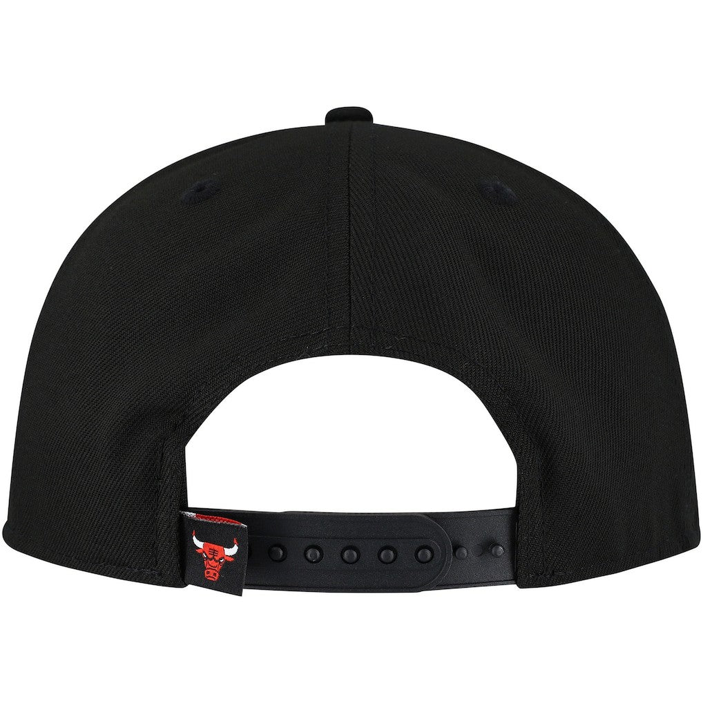 Chicago Bulls Oversized Puff Print Logo Golfer Snapback Hat Black - New Era