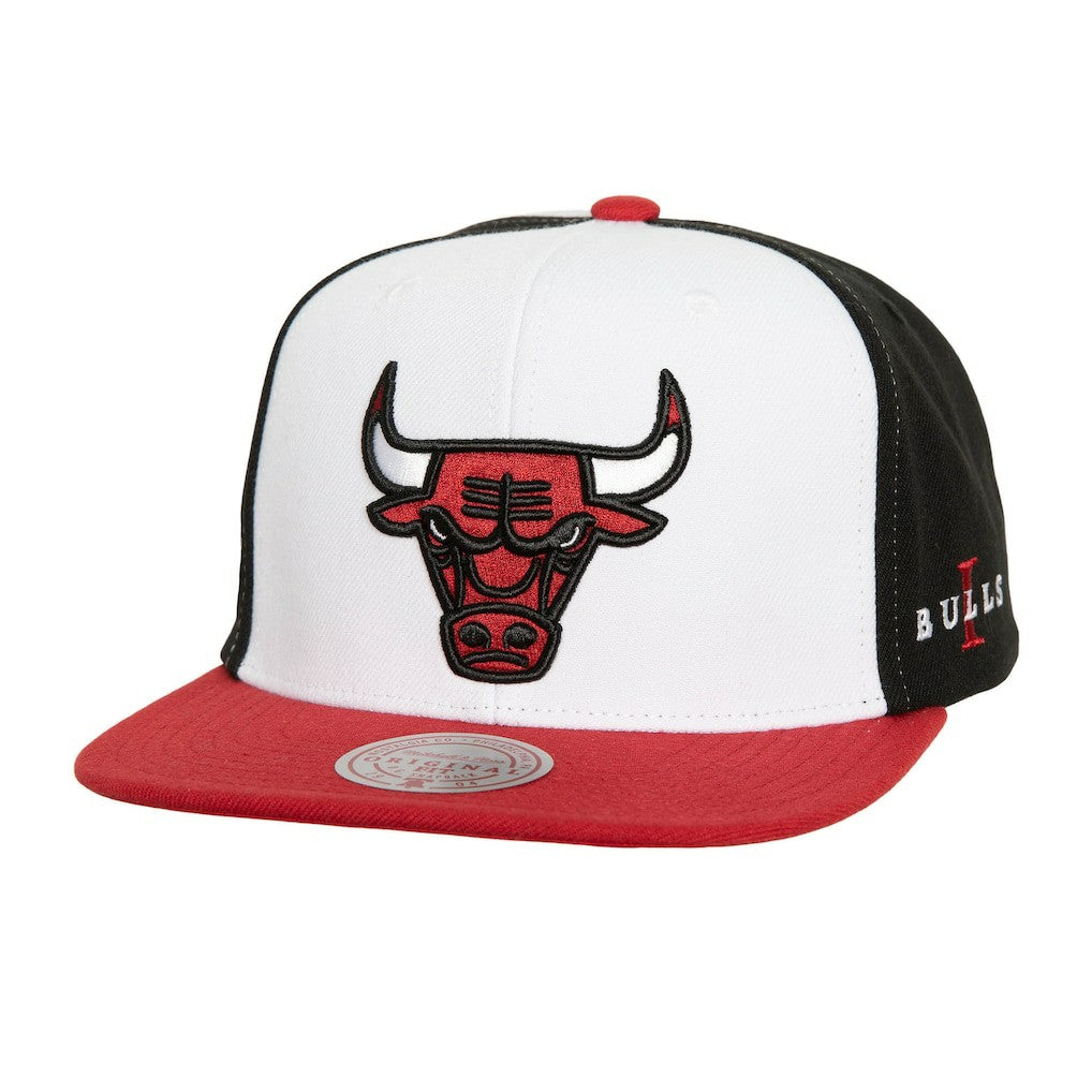 Chicago Bulls Core Snapback Hat White/Red - Mitchell & Ness