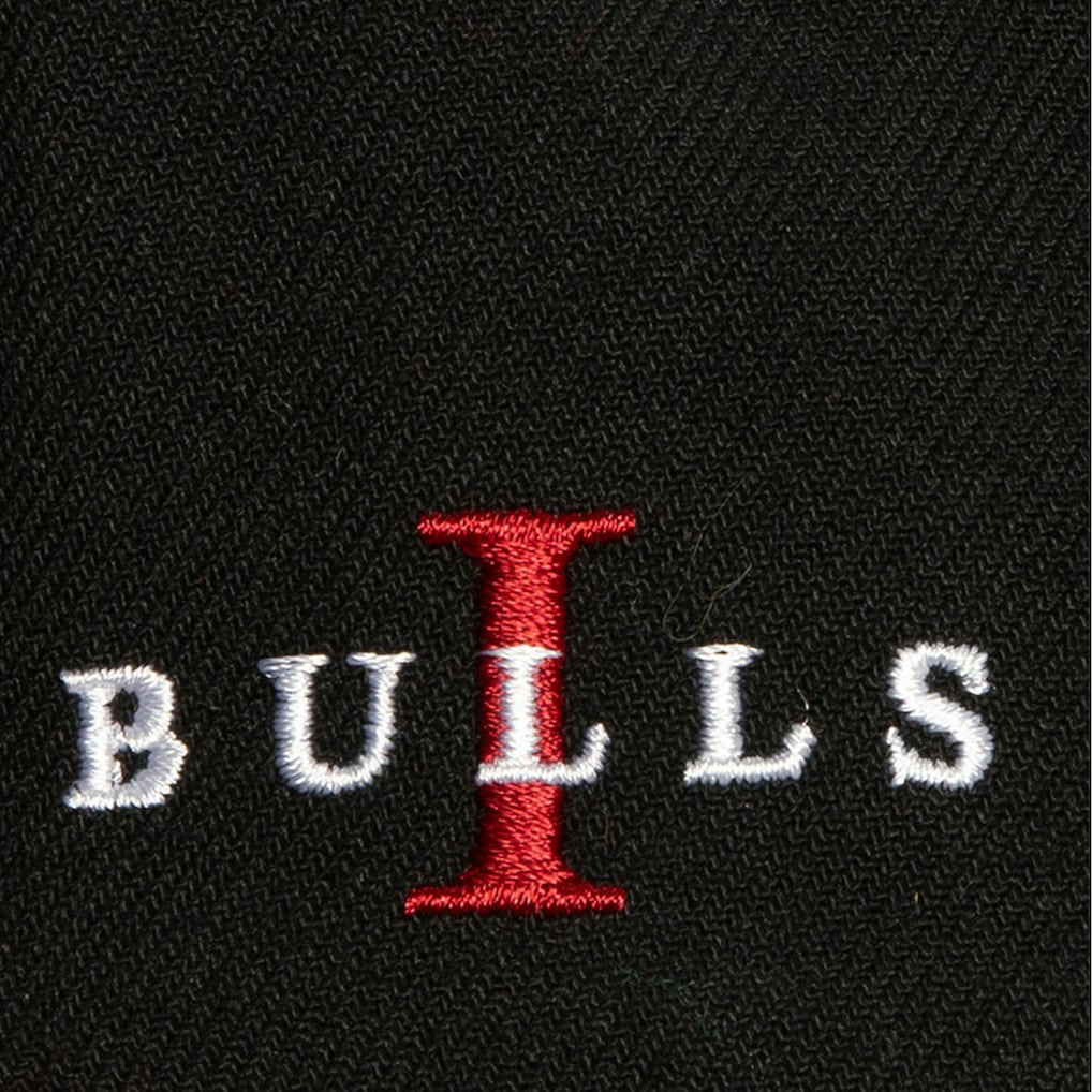 Chicago Bulls Core Snapback Hat White/Red - Mitchell & Ness