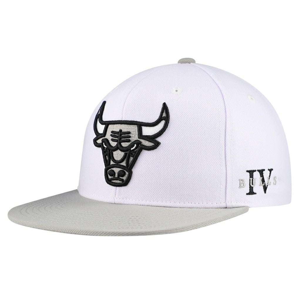 Chicago Bulls Core Snapback Hat White - Mitchell & Ness