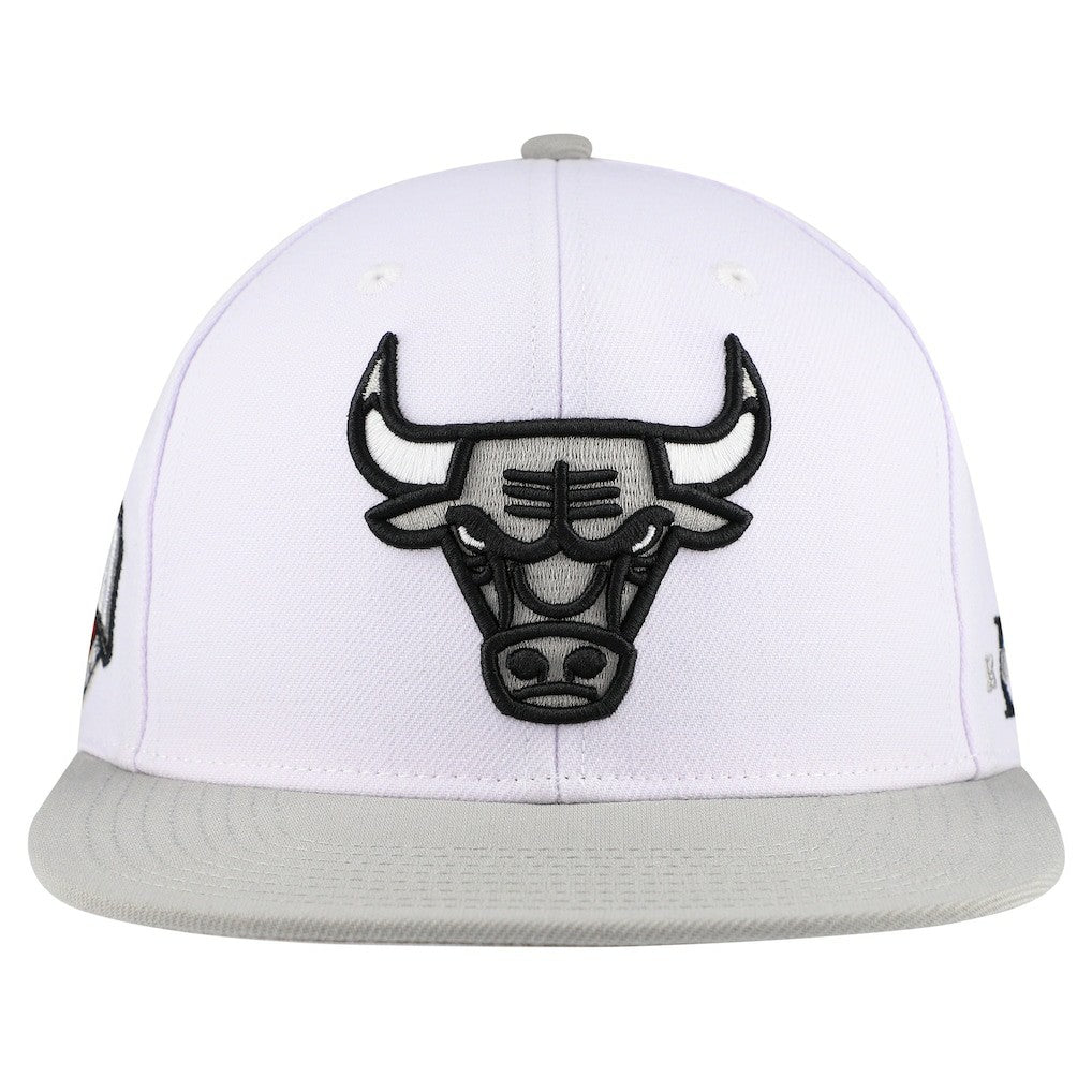 Chicago Bulls Core Snapback Hat White - Mitchell & Ness