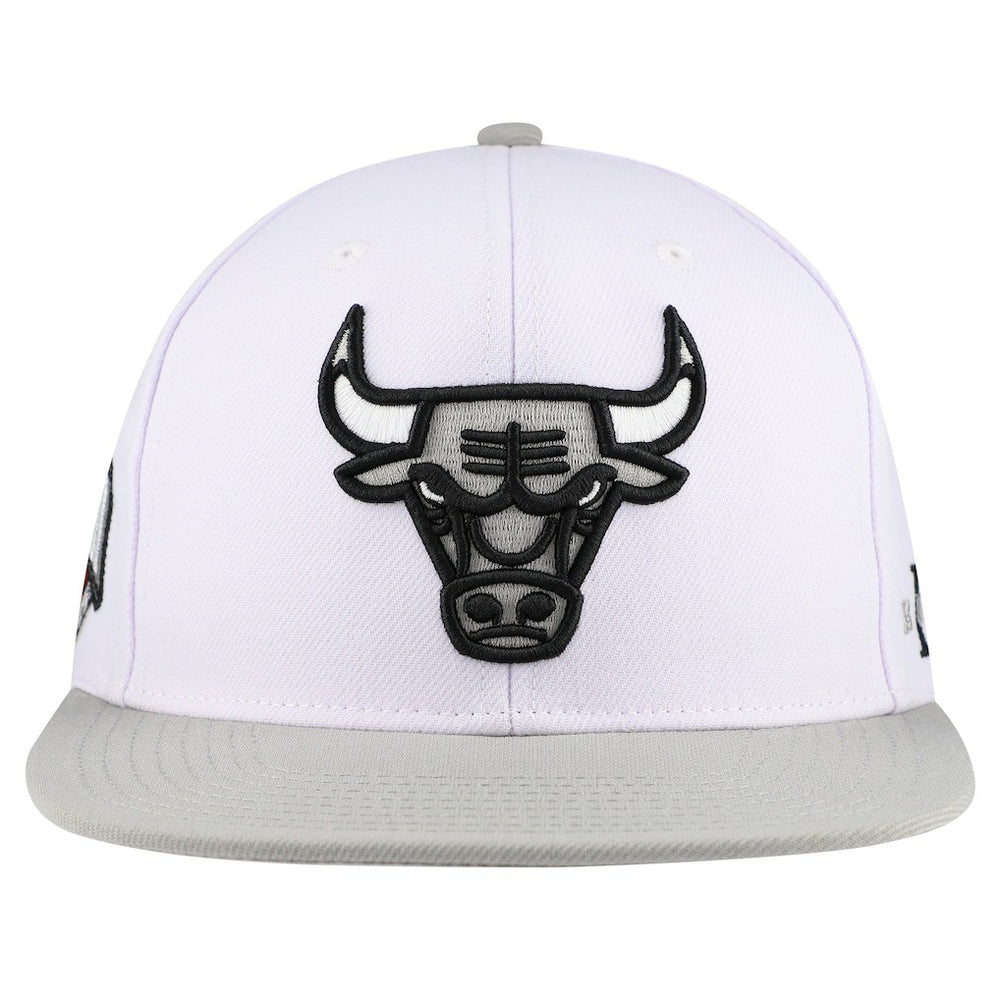 Chicago Bulls Core Snapback Hat White - Mitchell & Ness
