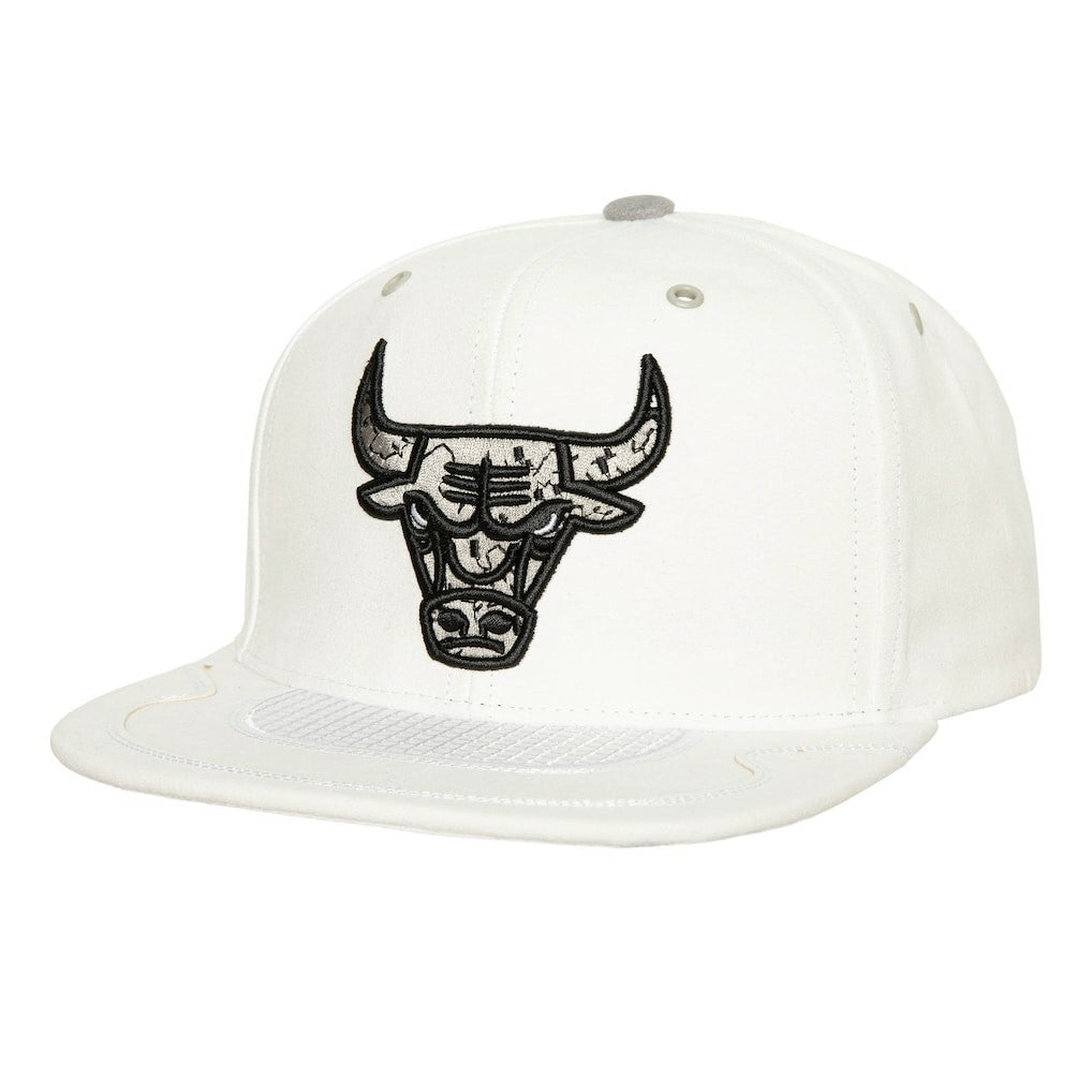 Chicago Bulls Day 4 Snapback Hat White - Mitchell & Ness