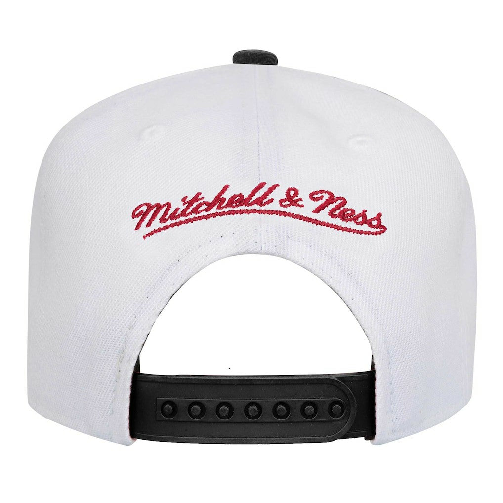 Chicago Bulls Youth Wave Runner Snapback Hat White - Mitchell & Ness