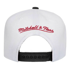 Chicago Bulls Youth Wave Runner Snapback Hat White - Mitchell & Ness