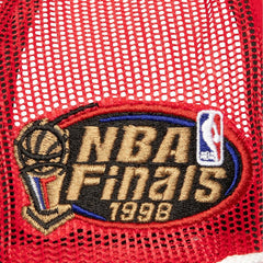 Chicago Bulls Roper Meshback Trucker Snapback Hat Red - Mitchell & Ness