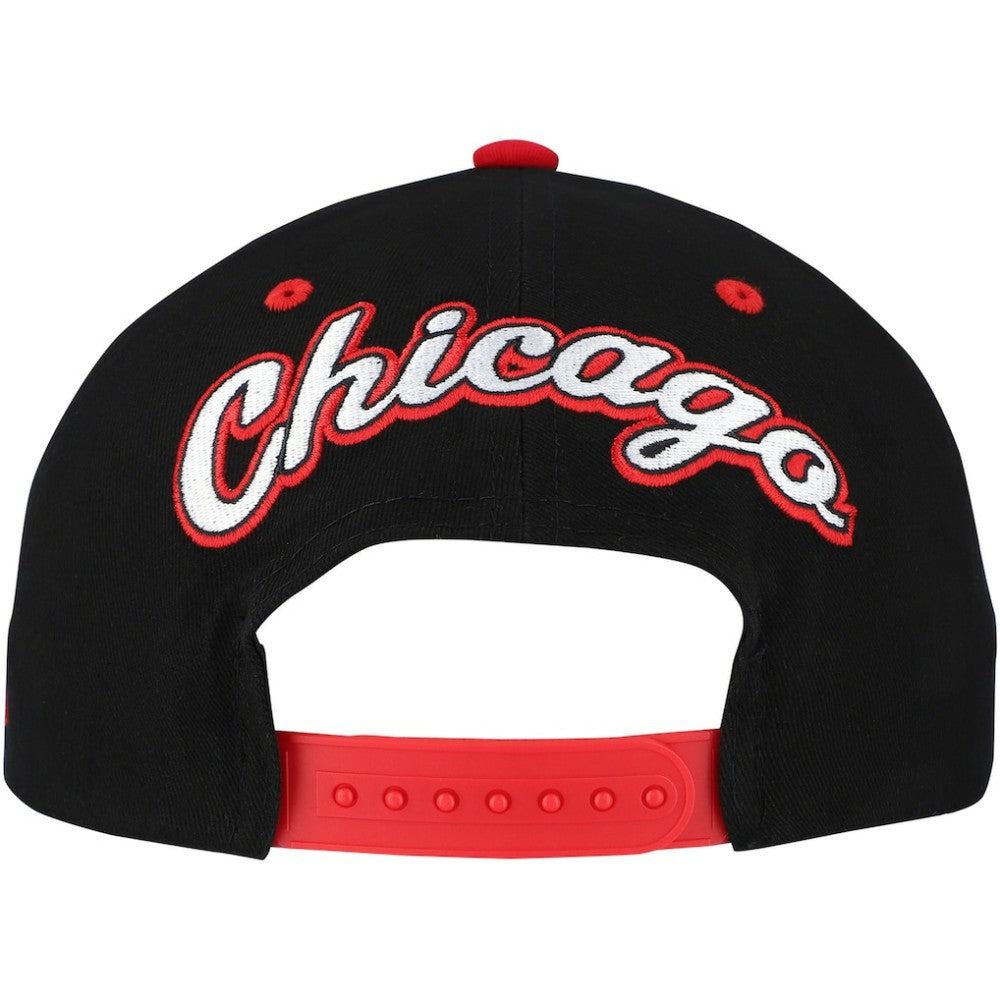 Chicago Blackhawks Mitchell & Ness Backside Script Two-Tone Pro Crown Adjustable Hat - Black/Red | US 201546278