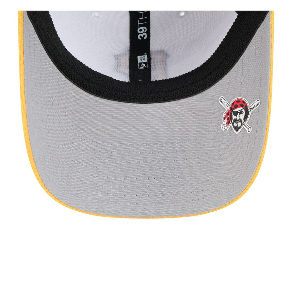 Pittsburgh Pirates New Era 2025 MLB Clubhouse 39THIRTY Flex Hat - Black/Gold Hats