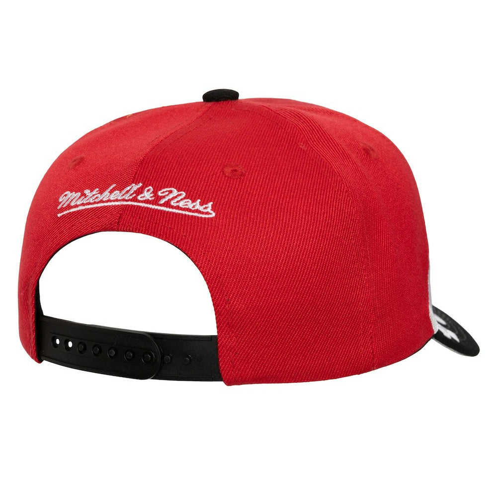 Chicago Bulls Underarch Two-Tone Pro Crown Snapback Hat Red/Black - Mitchell & Ness