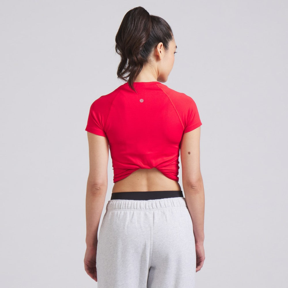 Chicago Blackhawks lululemon Women's Swiftly Tech Short-Sleeve Shirt 2.0 - True Red | US 202164655