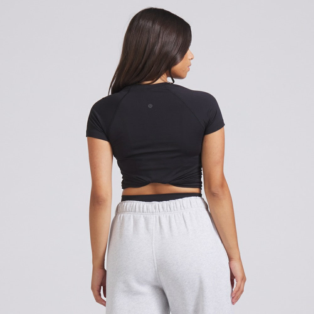 Vegas Golden Knights lululemon Women's Swiftly Tech Short-Sleeve Shirt 2.0 - Black | US 202164667