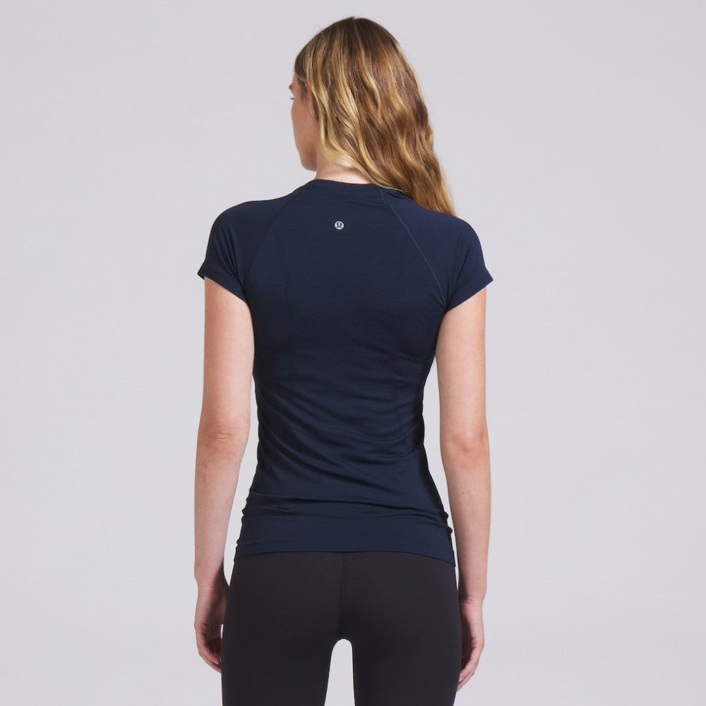 Montreal Canadiens lululemon Women's Swiftly Tech Short-Sleeve Shirt 2.0 - True Navy | US 202164671