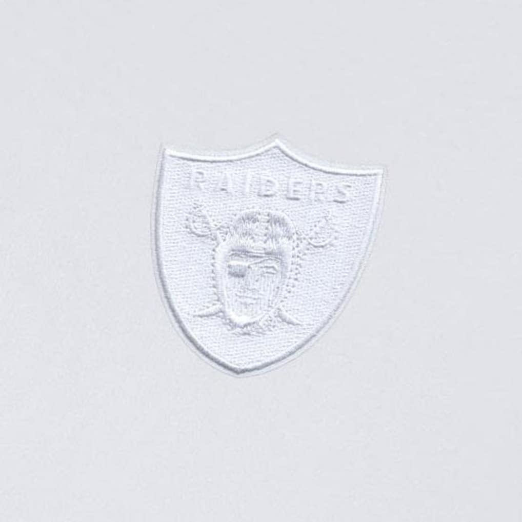 Las Vegas Raiders Antigua Intent Quarter-Zip Top - White Tops
