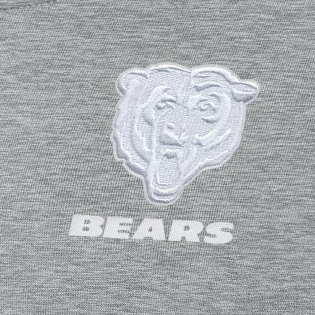 Chicago Bears Antigua Women's Victory Crew Pullover Sweatshirt - Heather Gray Pullover