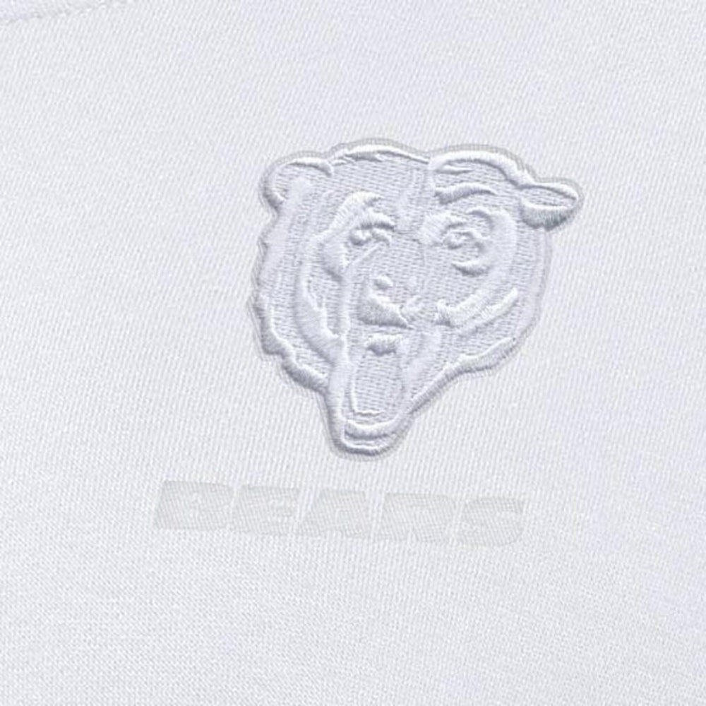 Chicago Bears Antigua Women's Victory Crew Pullover Sweatshirt - White Pullover