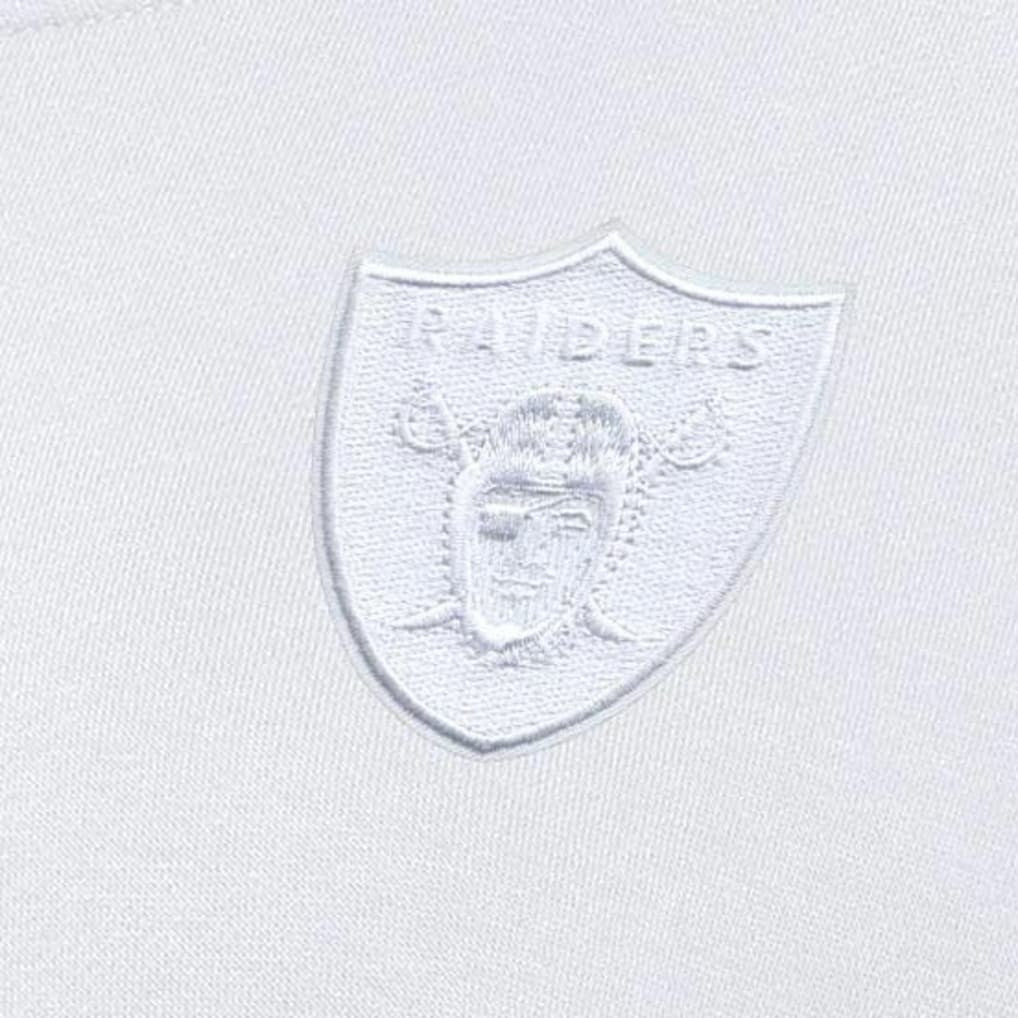 Las Vegas Raiders Antigua Women's Victory Crew Pullover Sweatshirt - White Pullover