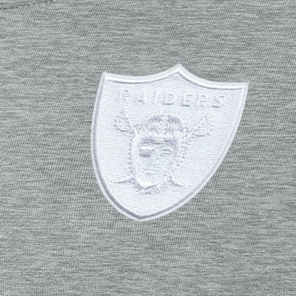 Las Vegas Raiders Antigua Women's Victory Crew Pullover Sweatshirt - Heather Gray Pullover