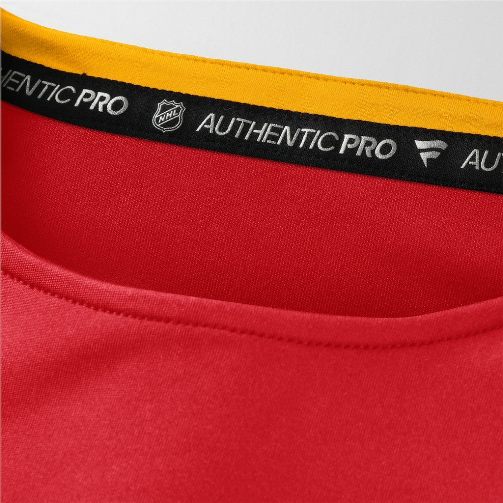 Calgary Flames Fanatics Authentic Pro Rink Tech Long Sleeve T-Shirt - Red | US 202495521