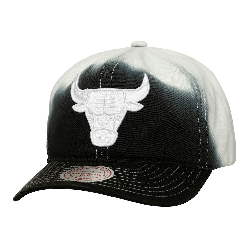 Chicago Bulls Dip Dye Pro Crown Adjustable Hat Black/White - Mitchell & Ness