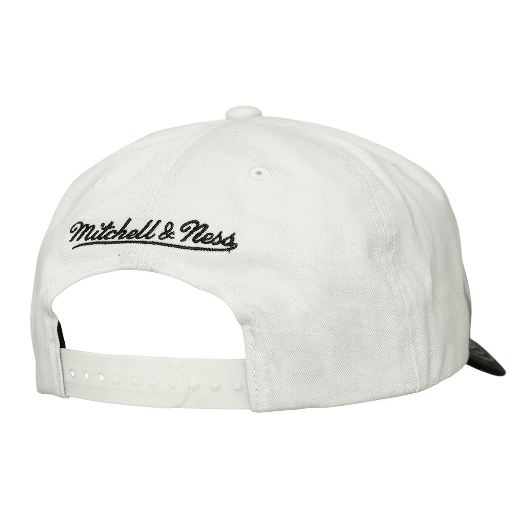 Chicago Bulls Dip Dye Pro Crown Adjustable Hat Black/White - Mitchell & Ness
