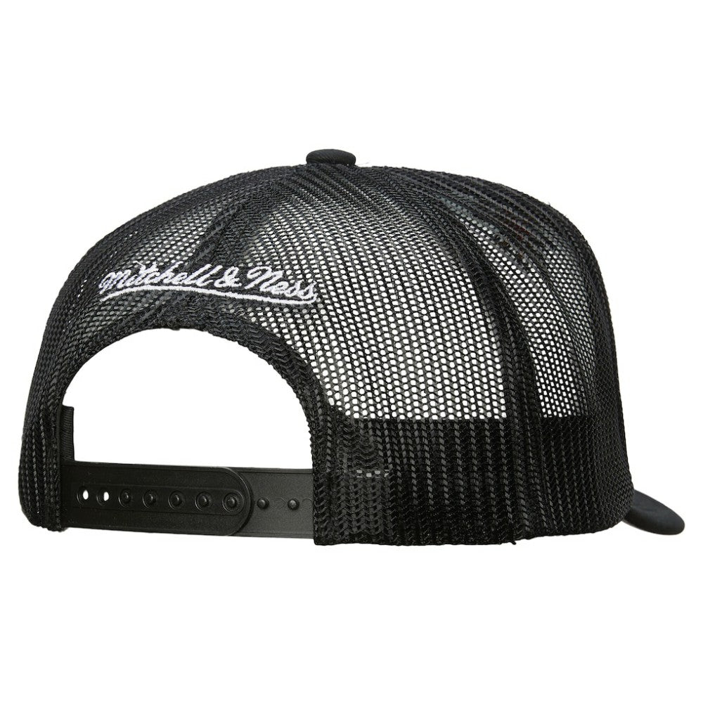 Los Angeles Kings Mitchell & Ness Gridlock Trucker Adjustable Hat - White/Black | US 202545050
