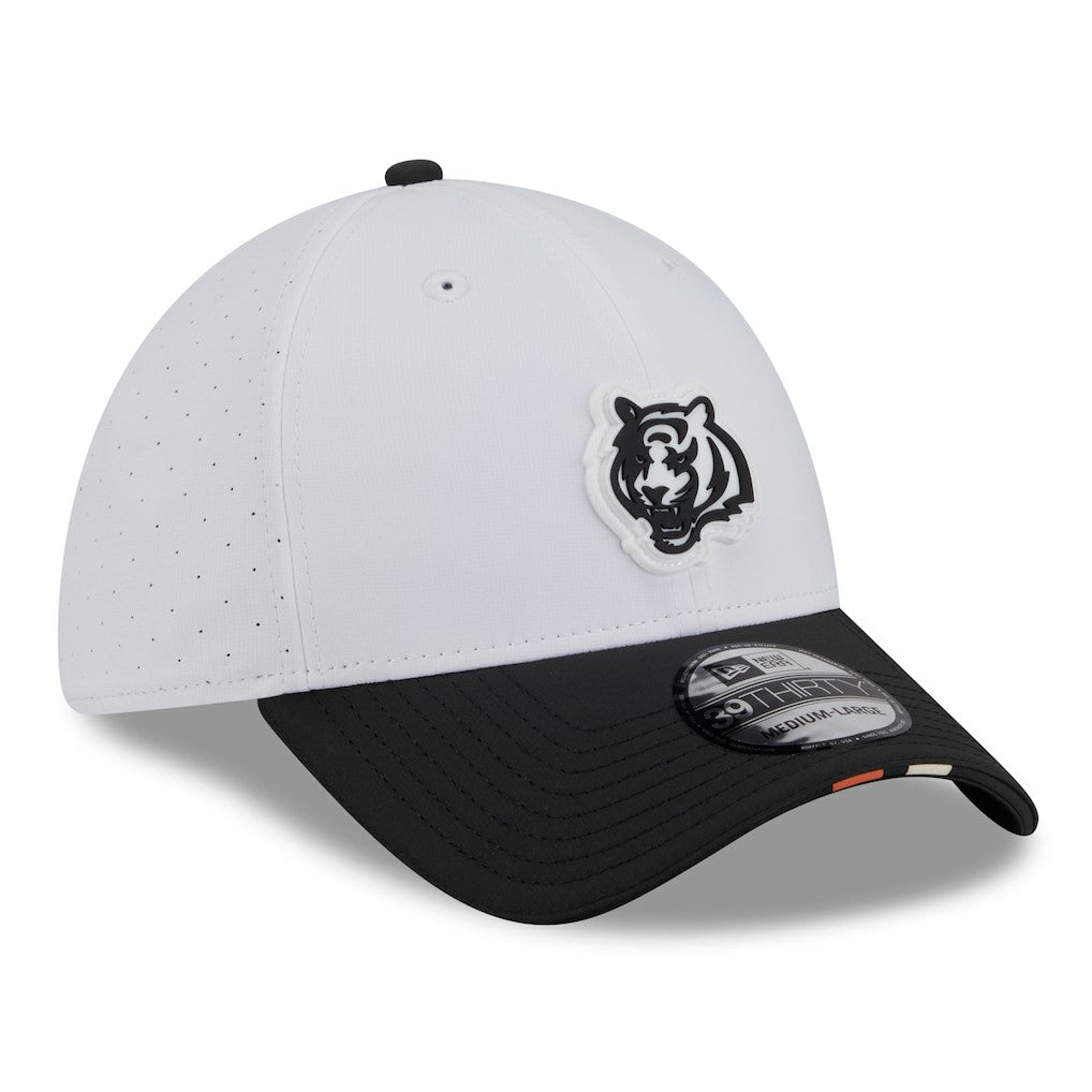 Cincinnati Bengals New Era 2025 NFL Training Camp 39THIRTY Flex Hat - White/Black Hats