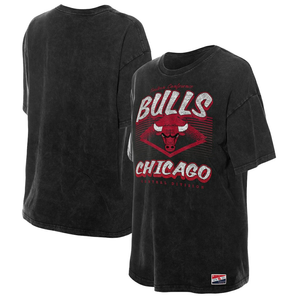 Chicago Bulls Women's Throwback Mineral Wash Oversized T-Shirt Black - New Era