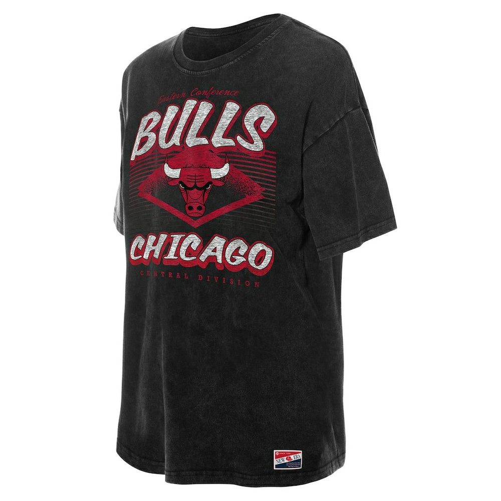 Chicago Bulls Women's Throwback Mineral Wash Oversized T-Shirt Black - New Era