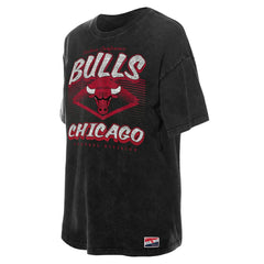 Chicago Bulls Women's Throwback Mineral Wash Oversized T-Shirt Black - New Era