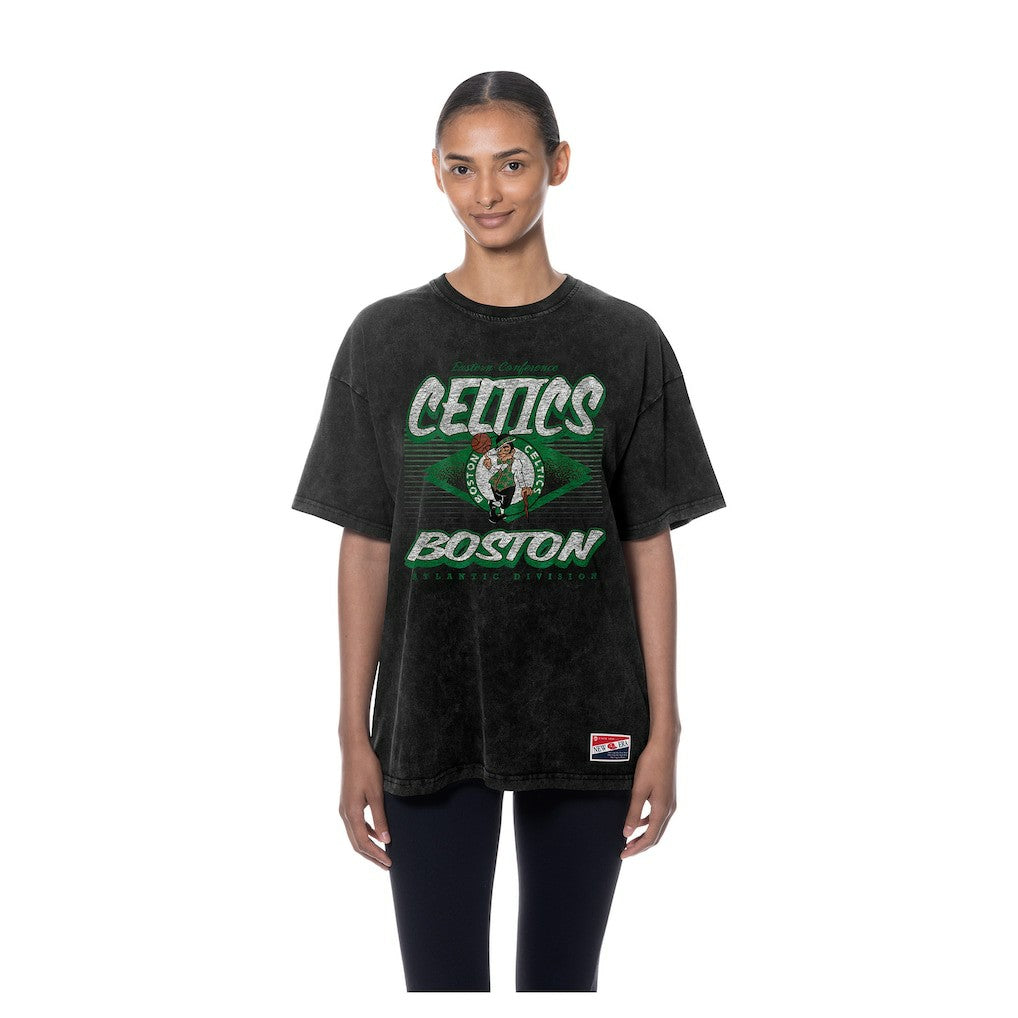 Boston Celtics Women's Throwback Mineral Wash Oversized T-Shirt Black - New Era