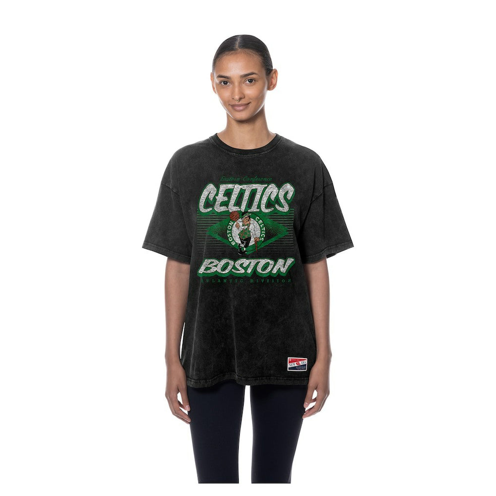 Boston Celtics Women's Throwback Mineral Wash Oversized T-Shirt Black - New Era