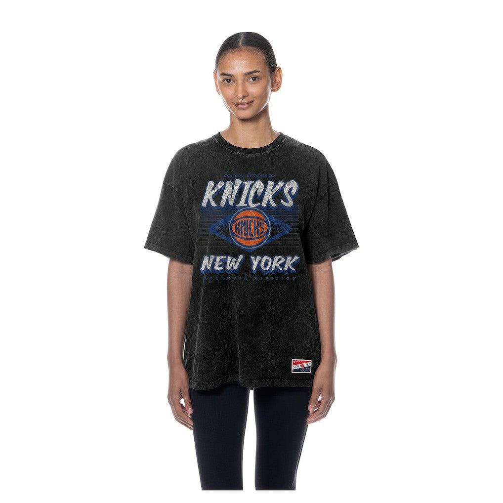 New York Knicks Women's Throwback Mineral Wash Oversized T-Shirt Black - New Era